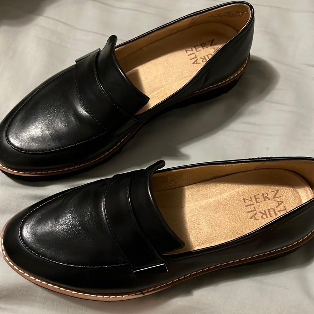 Naturalizer Woman’s Adiline Black Loafer - 9 Wide